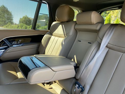 Used 2023 Land Rover Range Rover Long Wheelbase SE image 39