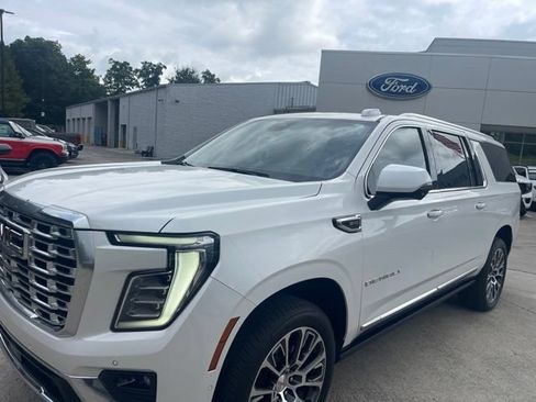 Used 2025 GMC Yukon XL Denali w/ Sun & Power Step Package AWD/4WD image 4