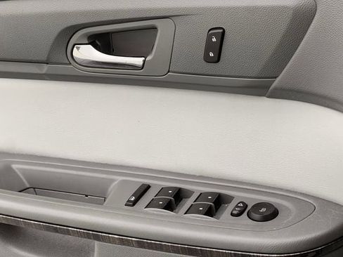 Used 2015 GMC Acadia SLT image 18