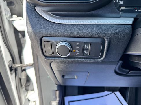 Used 2020 Ford Explorer XLT AWD/4WD image 29