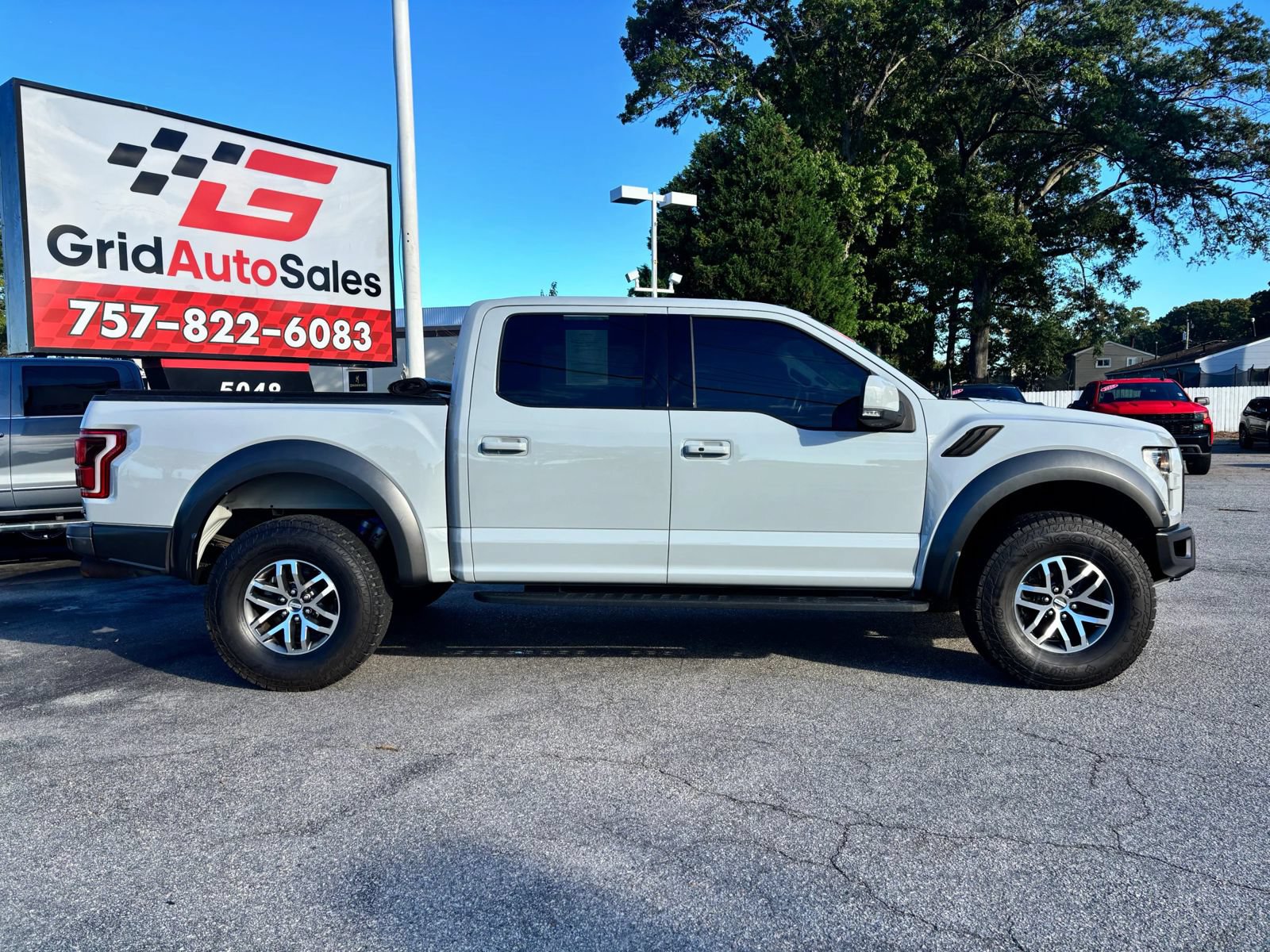 Used 2017 Ford F150 Raptor w/ Equipment Group 802A Luxury AWD/4WD image 2