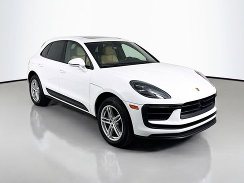 Certified 2023 Porsche Macan image 7