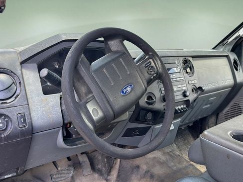 Used 2014 Ford F550 2WD Regular Cab Super Duty image 8
