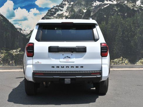 Certified 2025 Toyota 4Runner SR5 AWD/4WD image 10