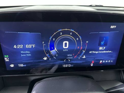 Used 2025 Chevrolet Traverse LT FWD image 12