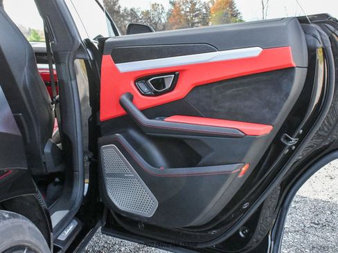 Used 2020 Lamborghini Urus image 18