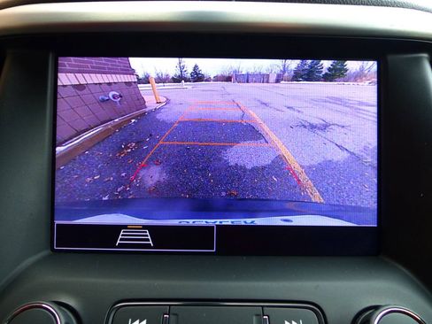 Used 2021 GMC Acadia SLE w/ Driver Convenience Package FWD image 29