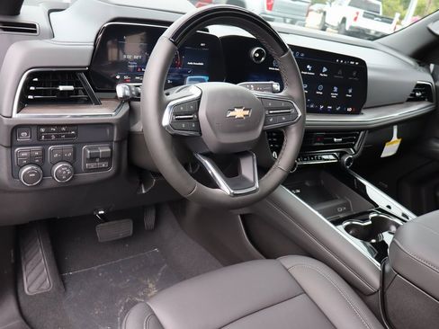 New 2025 Chevrolet Suburban LT w/ Advanced Technology Package image 5