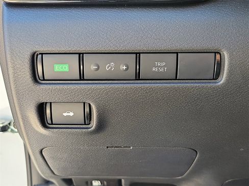 Used 2025 Nissan Sentra SV image 29