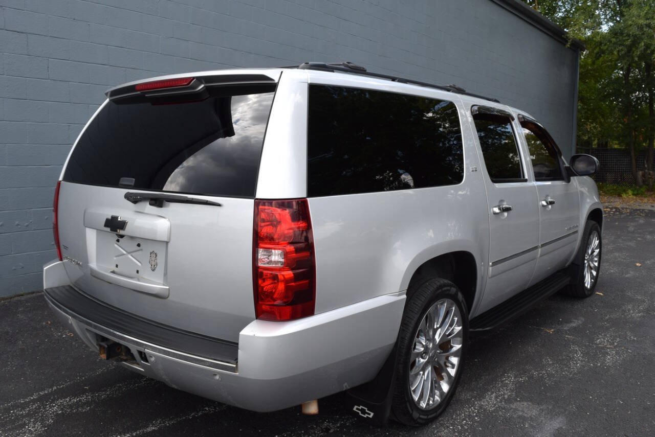Used 2014 Chevrolet Suburban LTZ RWD image 15
