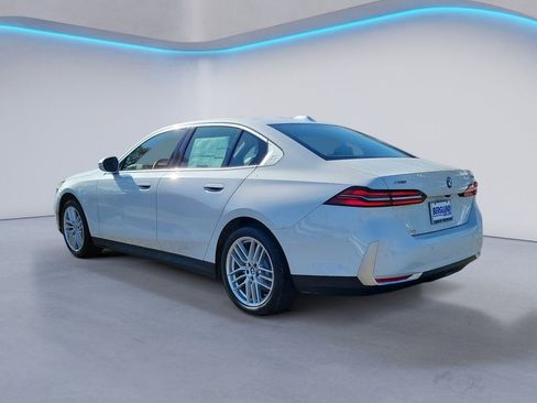New 2025 BMW 530i xDrive w/ Premium Package image 4