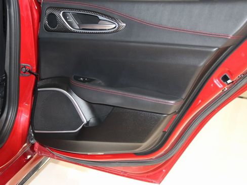 Used 2018 Alfa Romeo Giulia Quadrifoglio w/ Driver Assist Dynamic Package image 68