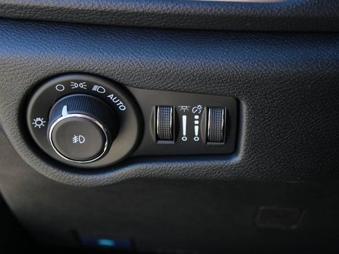 New 2026 Chrysler Pacifica Pinnacle image 13