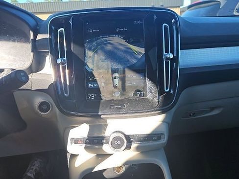 Used 2019 Volvo XC40 T5 Momentum image 10