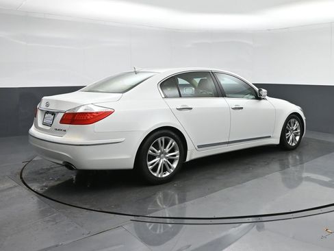 Used 2011 Hyundai Genesis 4.6 image 7
