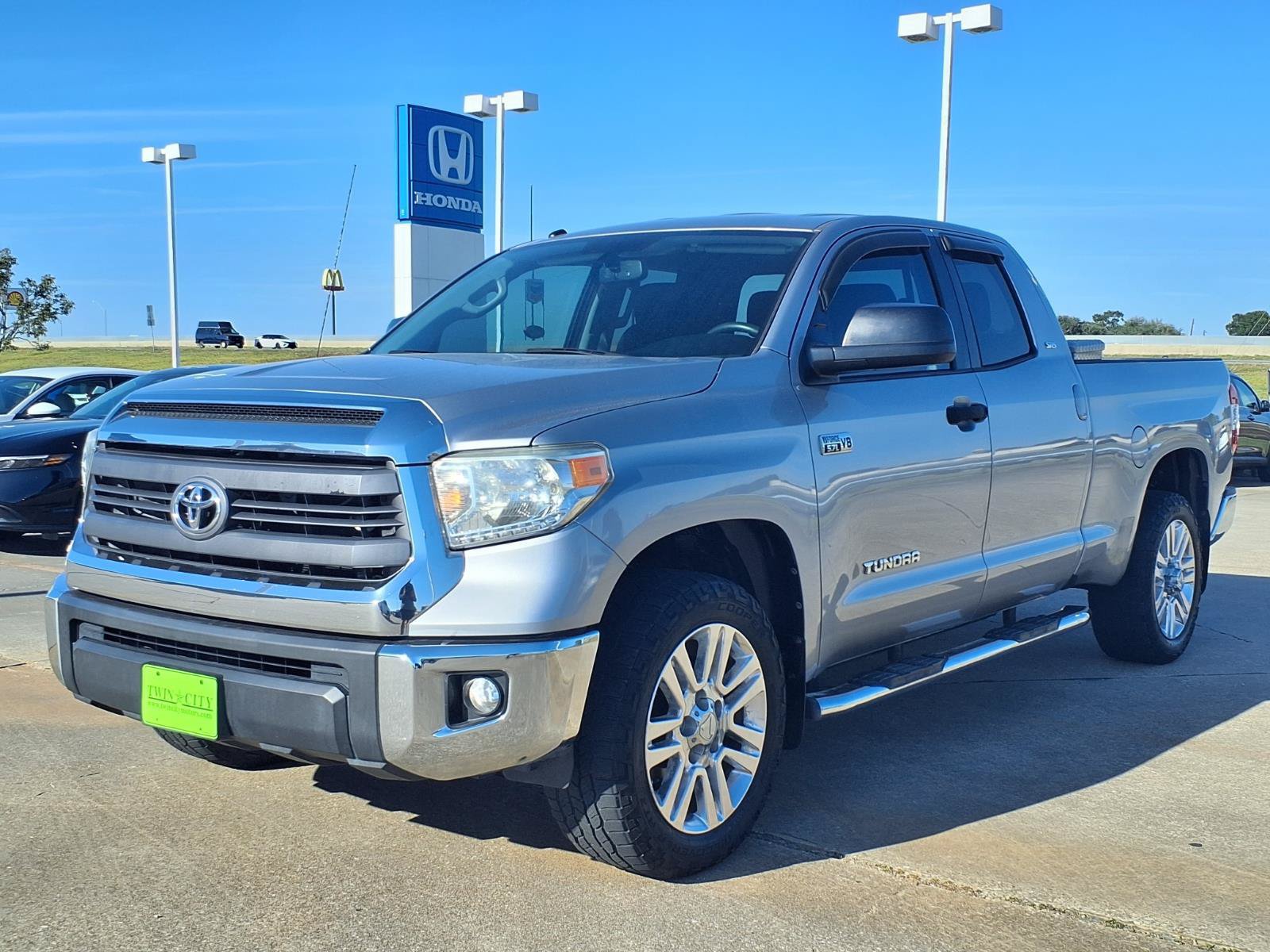 Used 2014 Toyota Tundra SR5 w/ SR5 Upgrade Package RWD image 3