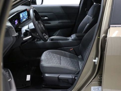 New 2026 Nissan Kicks SV w/ SV Premium Package AWD/4WD image 8
