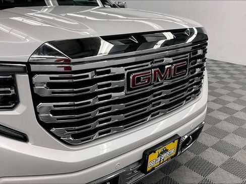 Used 2023 GMC Sierra 1500 Denali w/ Denali Reserve Package AWD/4WD image 35