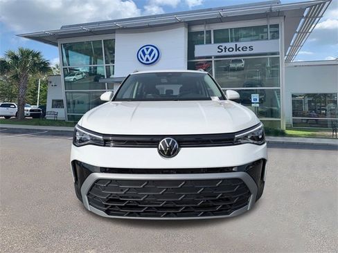 New 2026 Volkswagen Taos SE image 9