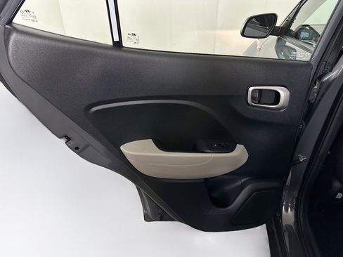 Used 2025 Hyundai Venue SEL image 26