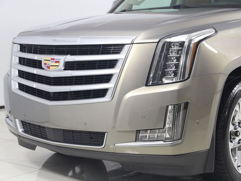 Used 2019 Cadillac Escalade Premium Luxury AWD/4WD image 53