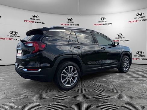 Used 2024 GMC Terrain SLT AWD/4WD image 3