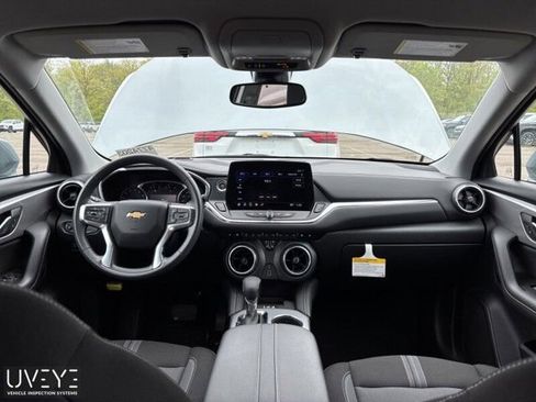 Used 2024 Chevrolet Blazer LT w/ Convenience Package AWD/4WD image 3