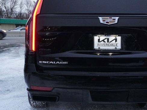 Used 2024 Cadillac Escalade Sport Platinum image 21