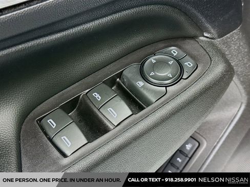 Used 2018 Chevrolet Equinox Premier FWD image 17