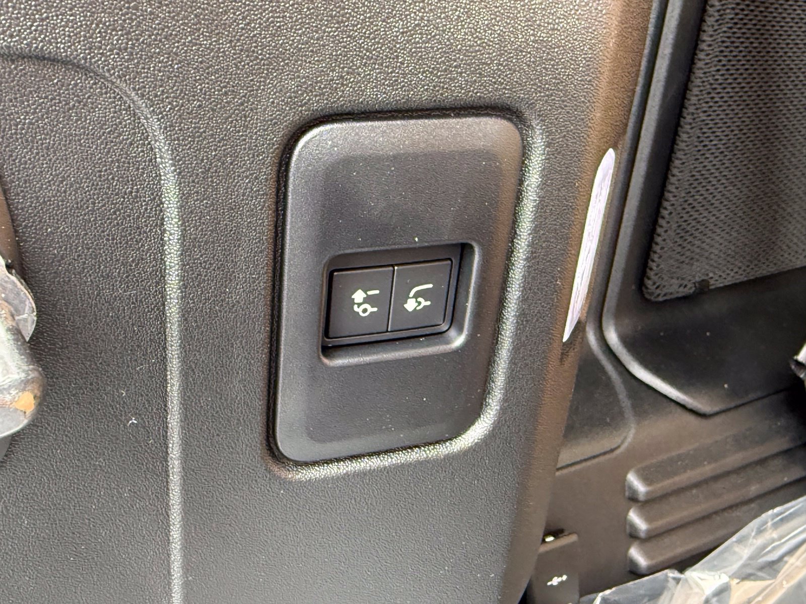 New 2026 Land Rover Defender 110 S AWD/4WD image 43