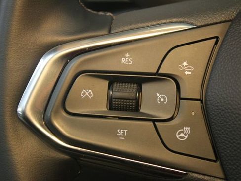 Used 2025 Chevrolet Trax ACTIV w/ Sunroof Package FWD image 19