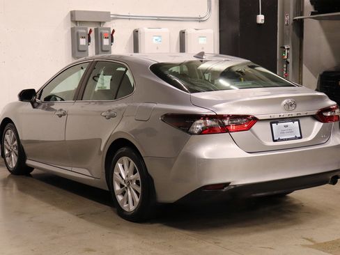 Used 2022 Toyota Camry LE image 3