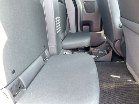 Used 2024 Nissan Frontier SV w/ SV Convenience Package RWD image 15
