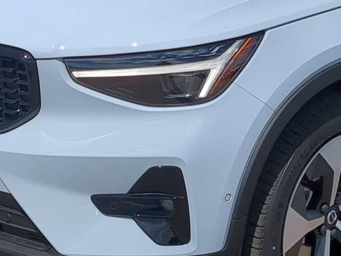 Used 2026 Volvo XC40 B5 Plus w/ Protection Package Premier AWD/4WD image 10