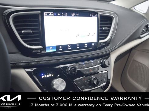 Used 2023 Chrysler Pacifica Touring-L image 22