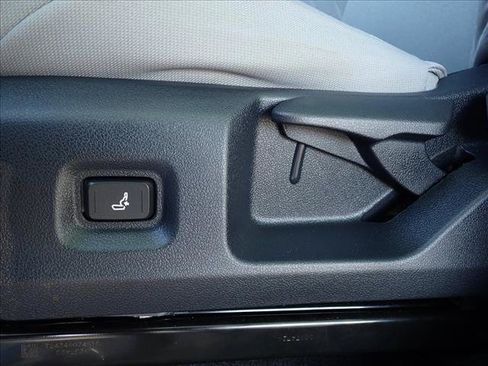 Certified 2025 Toyota Tacoma SR5 AWD/4WD image 11