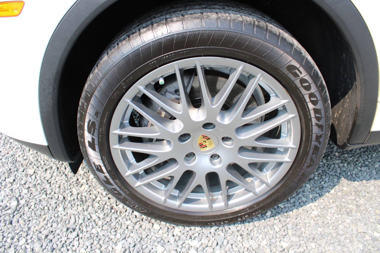 Used 2018 Porsche Cayenne Platinum Edition AWD/4WD image 28