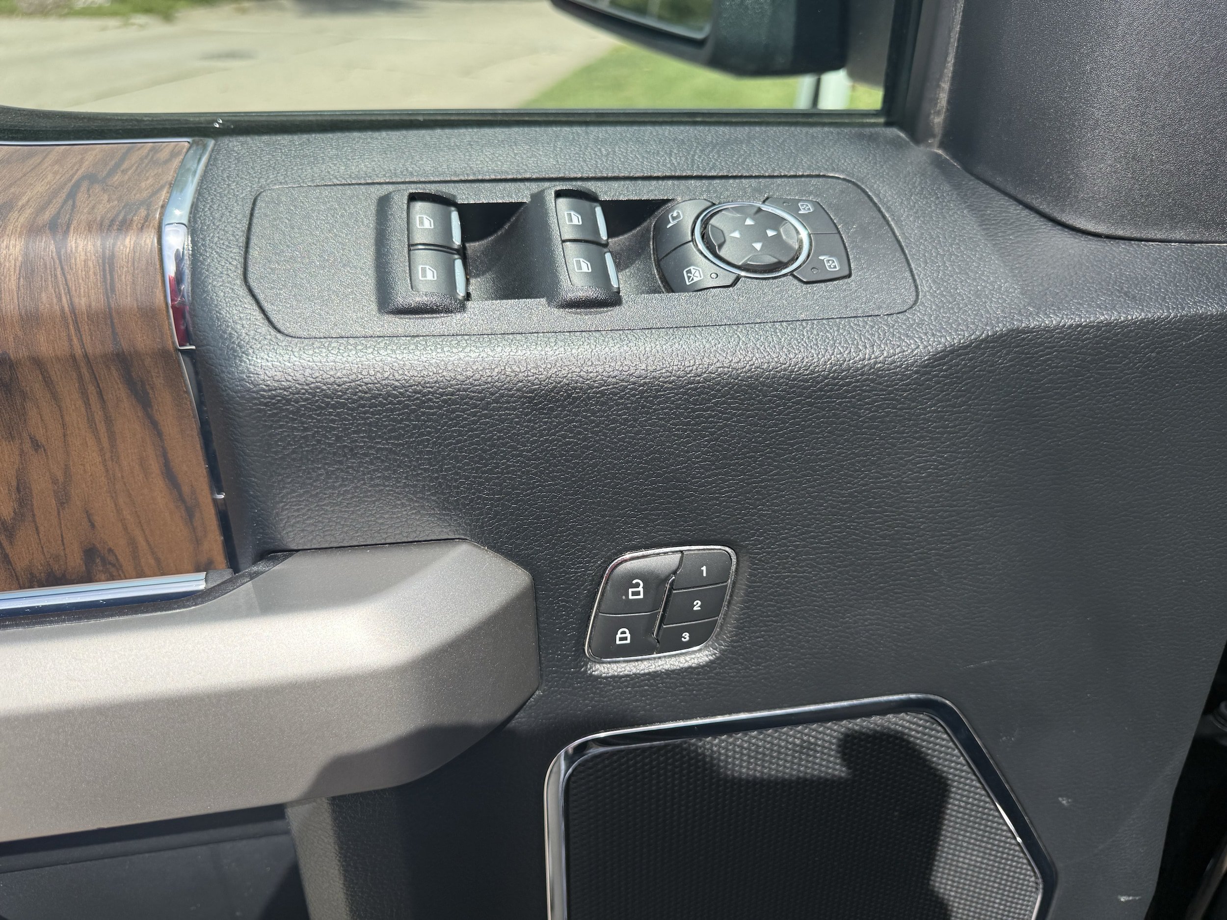 Used 2020 Ford F150 Lariat w/ Equipment Group 502A Luxury AWD/4WD image 20