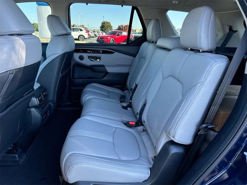 New 2025 Honda Pilot Touring image 23