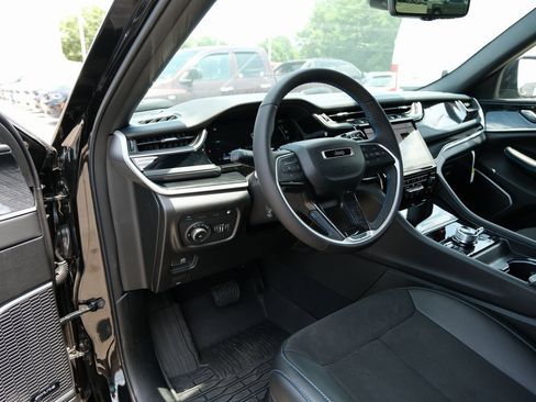 Used 2024 Jeep Grand Cherokee Trailhawk w/ Luxury Tech Group III image 3