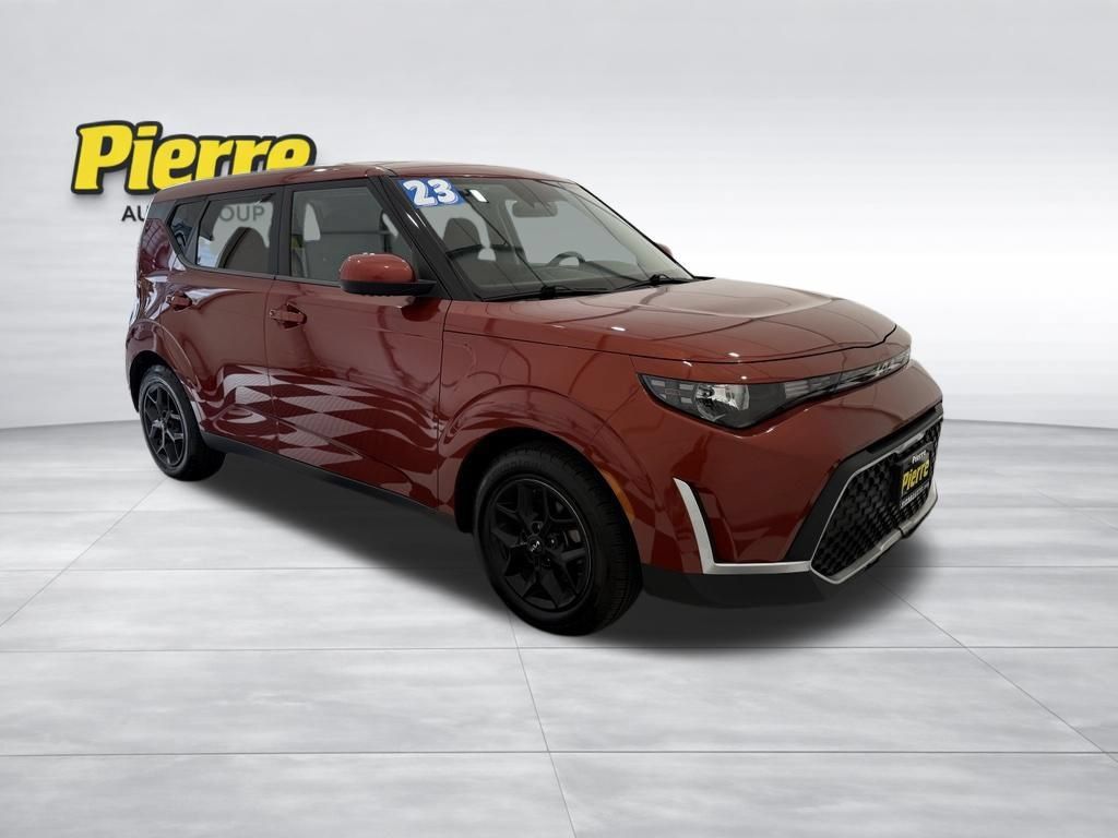 Used 2023 Kia Soul LX w/ LX Technology Package FWD image 6
