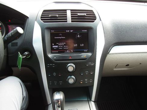 Used 2012 Ford Explorer XLT image 17