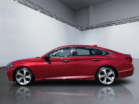 Used 2018 Honda Accord Touring image 2