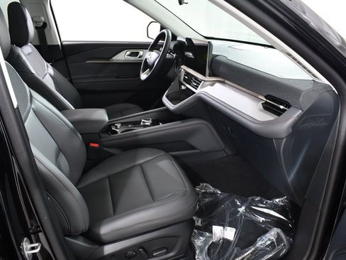 New 2025 Ford Explorer Active w/ Active Comfort Package image 10