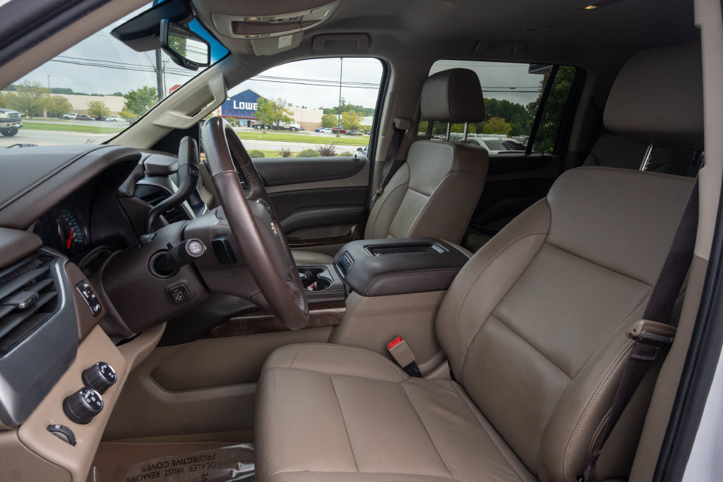 Used 2017 Chevrolet Suburban LT w/ Luxury Package AWD/4WD image 16