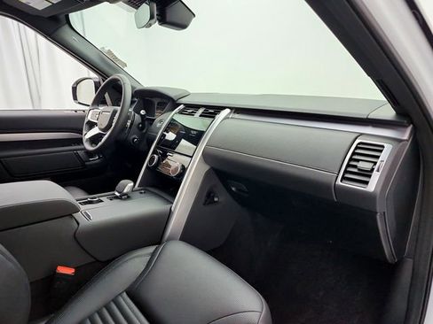 Used 2025 Land Rover Discovery Dynamic SE AWD/4WD image 17