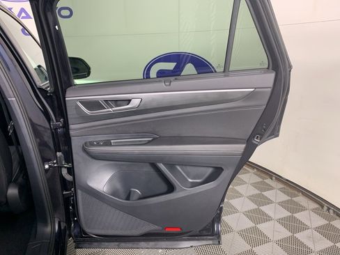 Used 2025 Volkswagen Atlas Cross Sport SE image 37