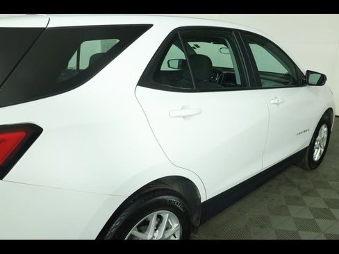 Used 2023 Chevrolet Equinox LS image 17