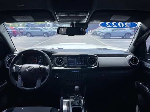 Used 2022 Toyota Tacoma TRD Sport w/ Technology Package RWD image 10