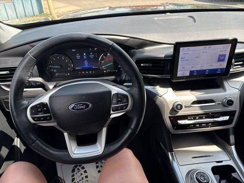 Used 2022 Ford Explorer XLT AWD/4WD image 11